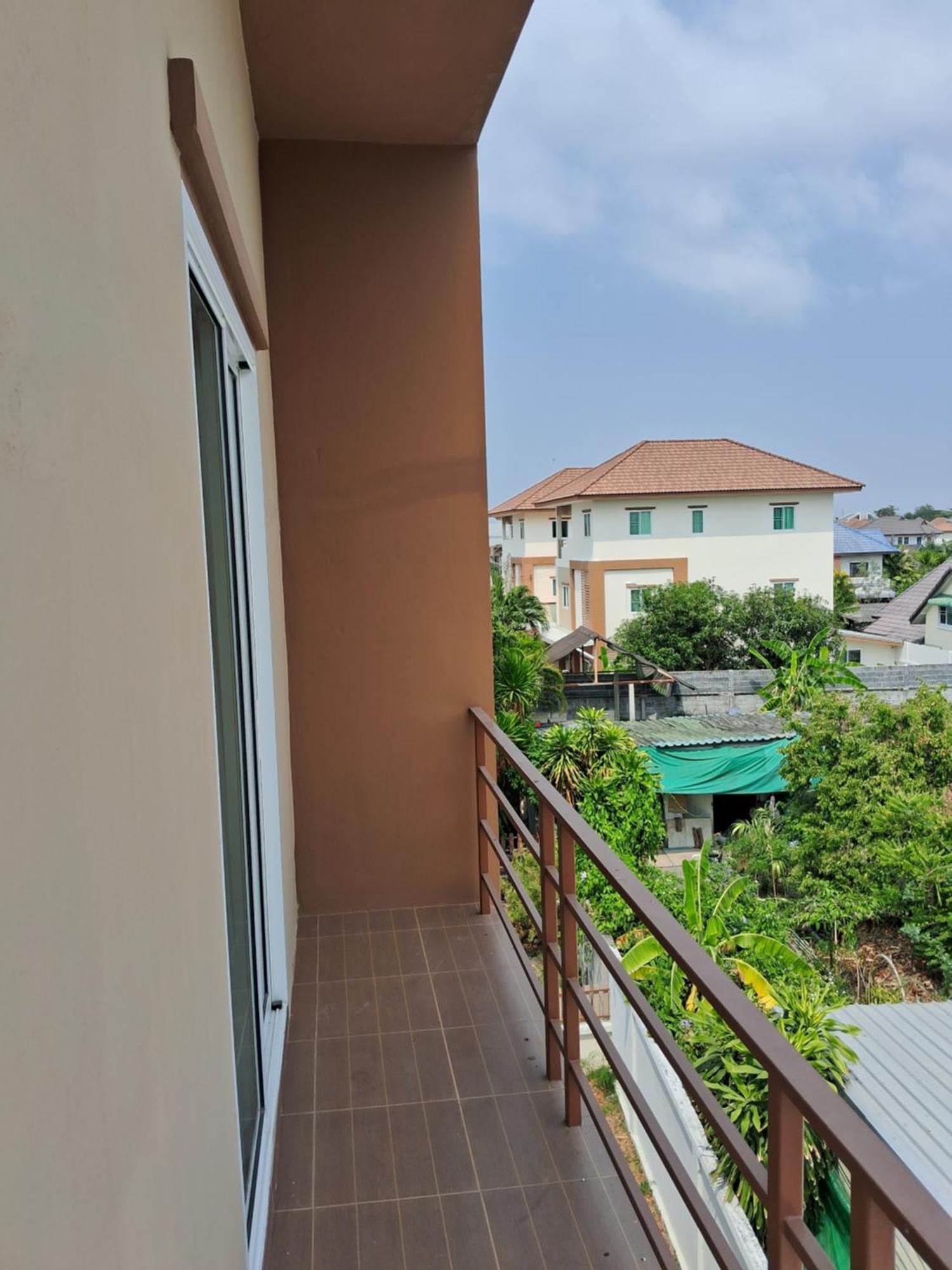 เคทู เกสเฮาส์ Hotel Chonburi Exterior photo